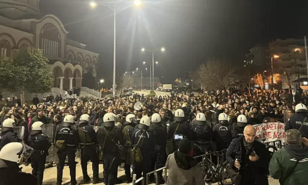 Νομική Κομοτηνής: Ελεύθεροι οι 6 από τους 18 προσαχθέντες μετά την επέμβαση της ΕΛ.ΑΣ. στην κατάληψη